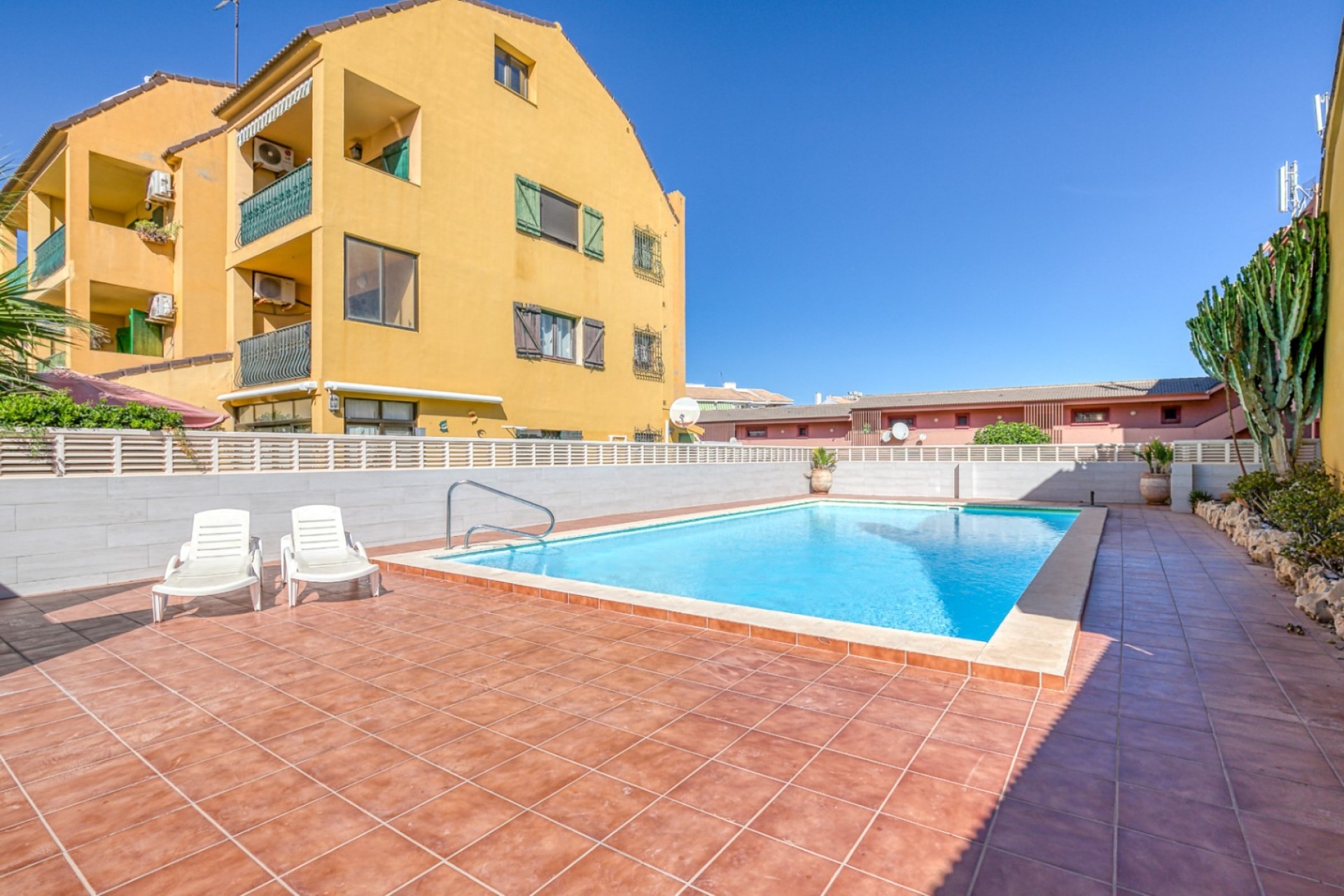Alquiler a corto plazo - Apartamento / piso - Albir - Centro