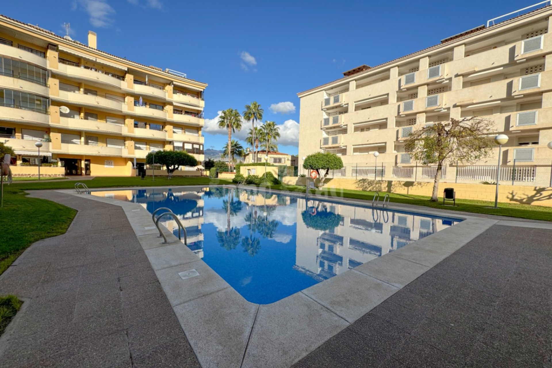 Alquiler a corto plazo - Apartamento / piso - Albir - Centro