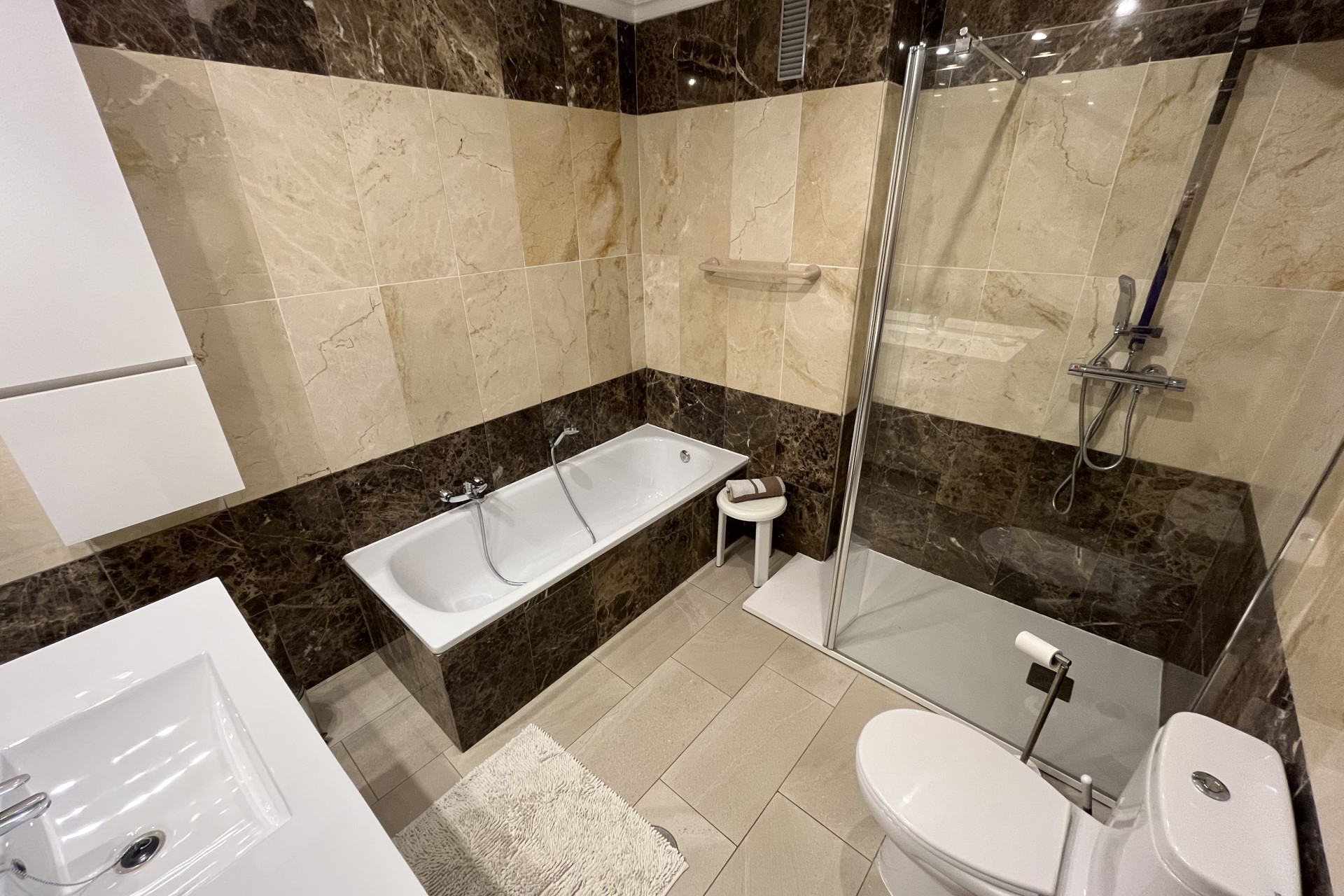 Alquiler a corto plazo - Apartamento / piso - Albir - Centro