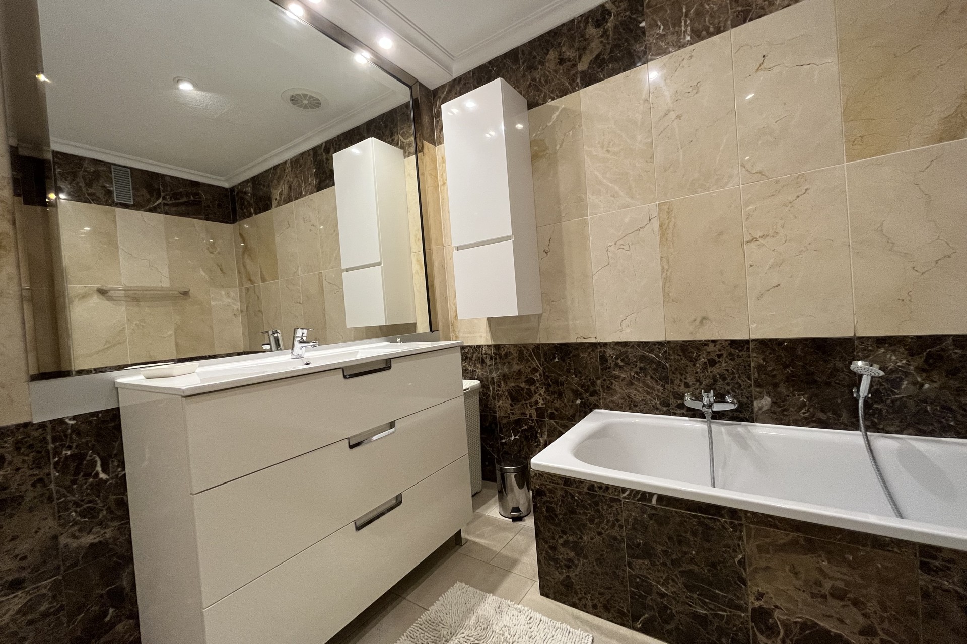 Alquiler a corto plazo - Apartamento / piso - Albir - Centro