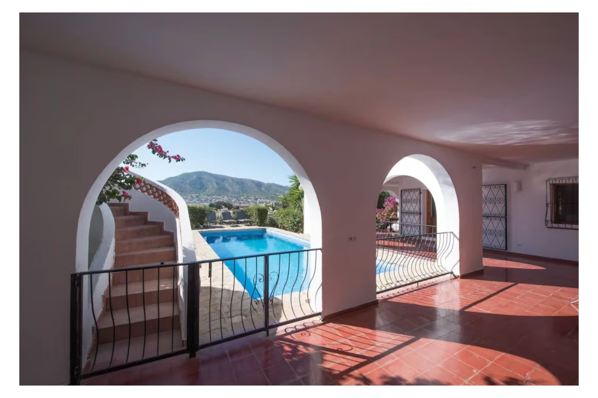 Alquiler a corto plazo - Villa - Alfas del Pí