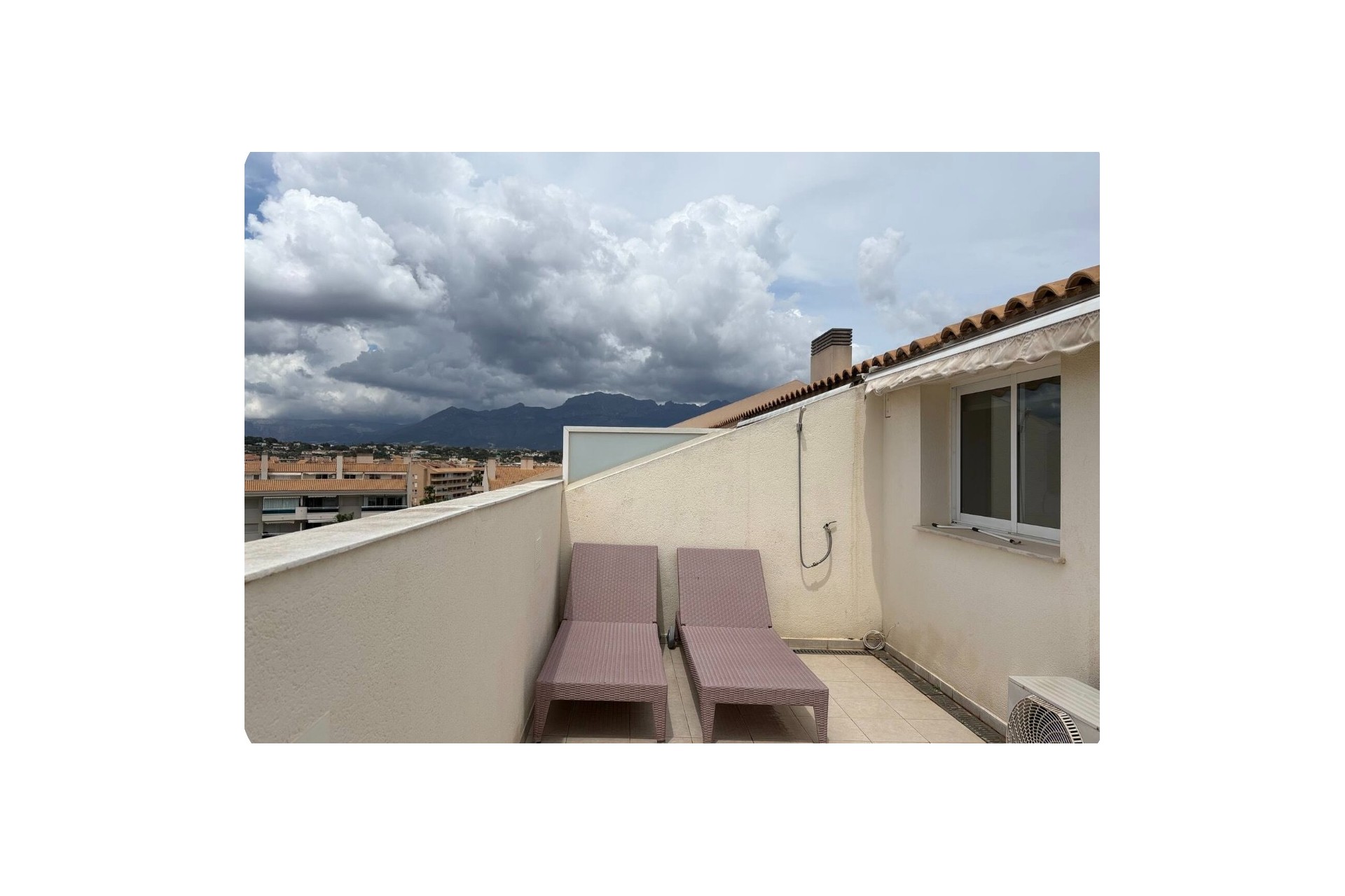 Alquiler a largo plazo - Apartamento / piso - Albir - Centro