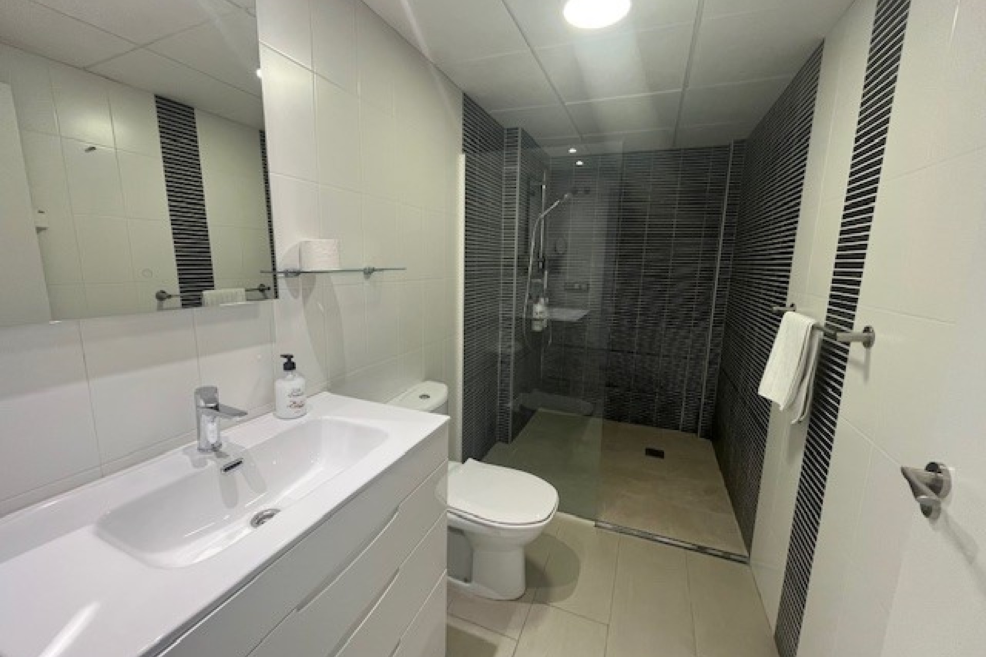 Alquiler a largo plazo - Apartamento / piso - Albir