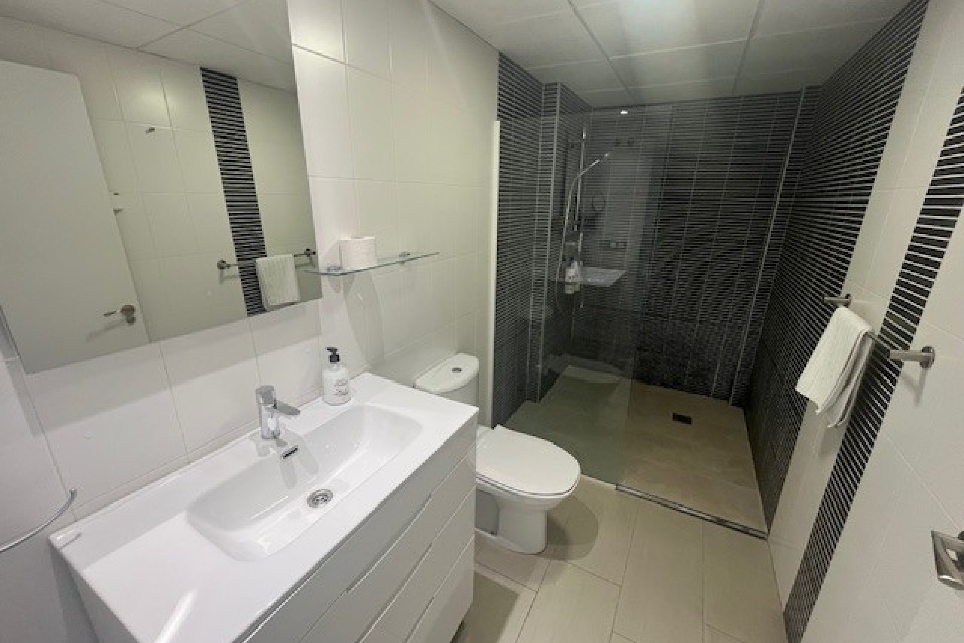 Alquiler a largo plazo - Apartamento / piso - Albir