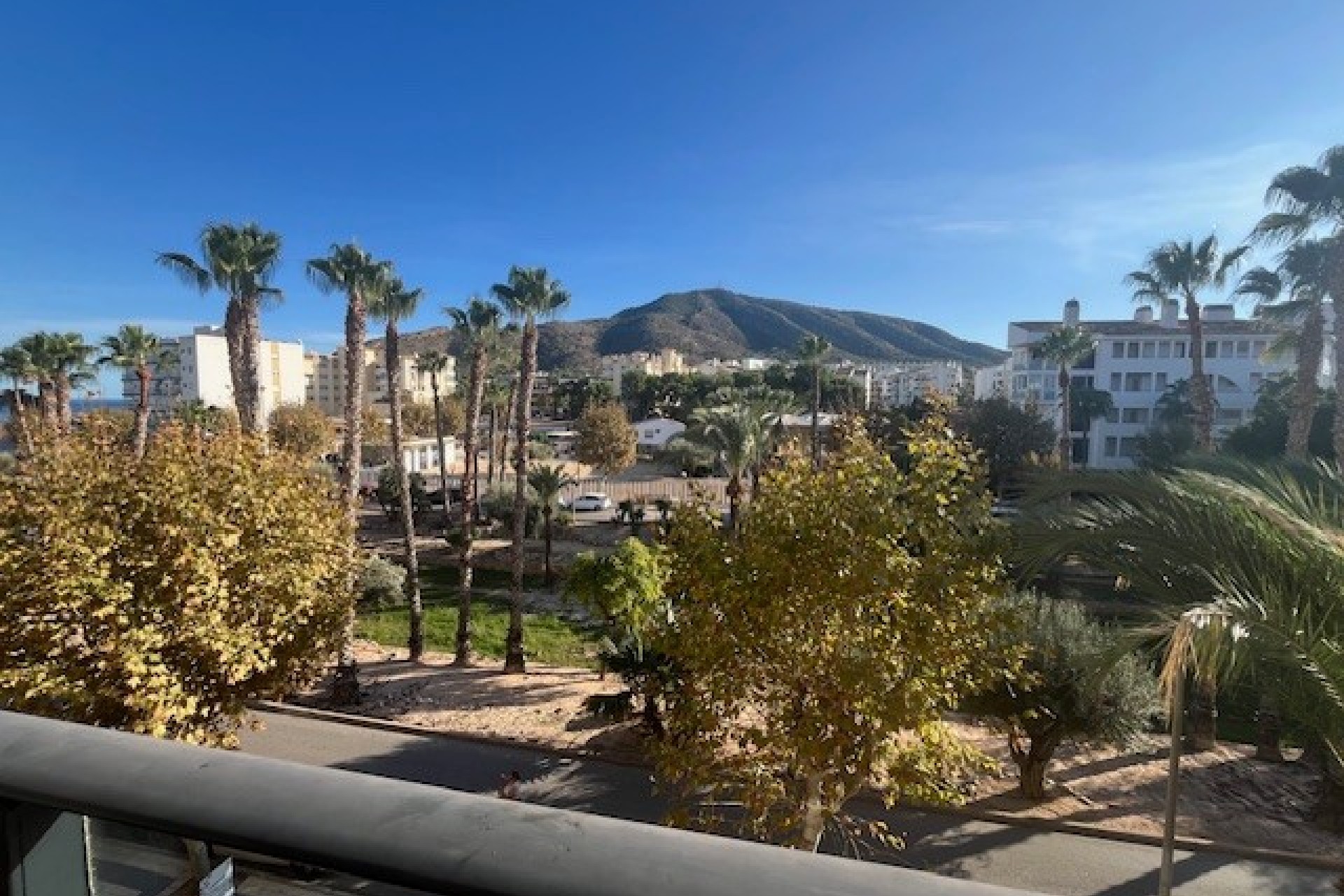 Alquiler a largo plazo - Apartamento / piso - Albir