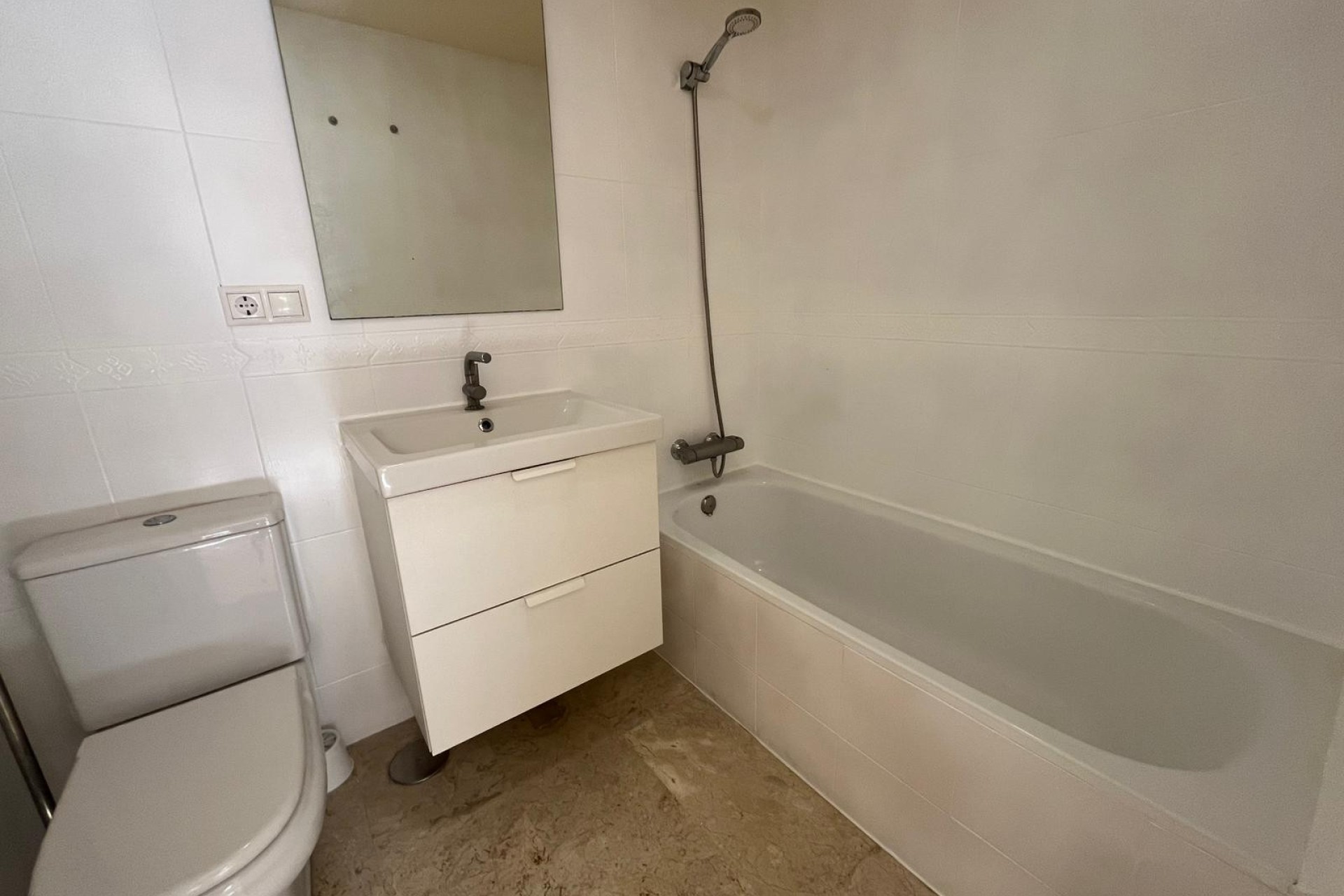 Alquiler a largo plazo - Apartamento / piso - Benidorm - Levante