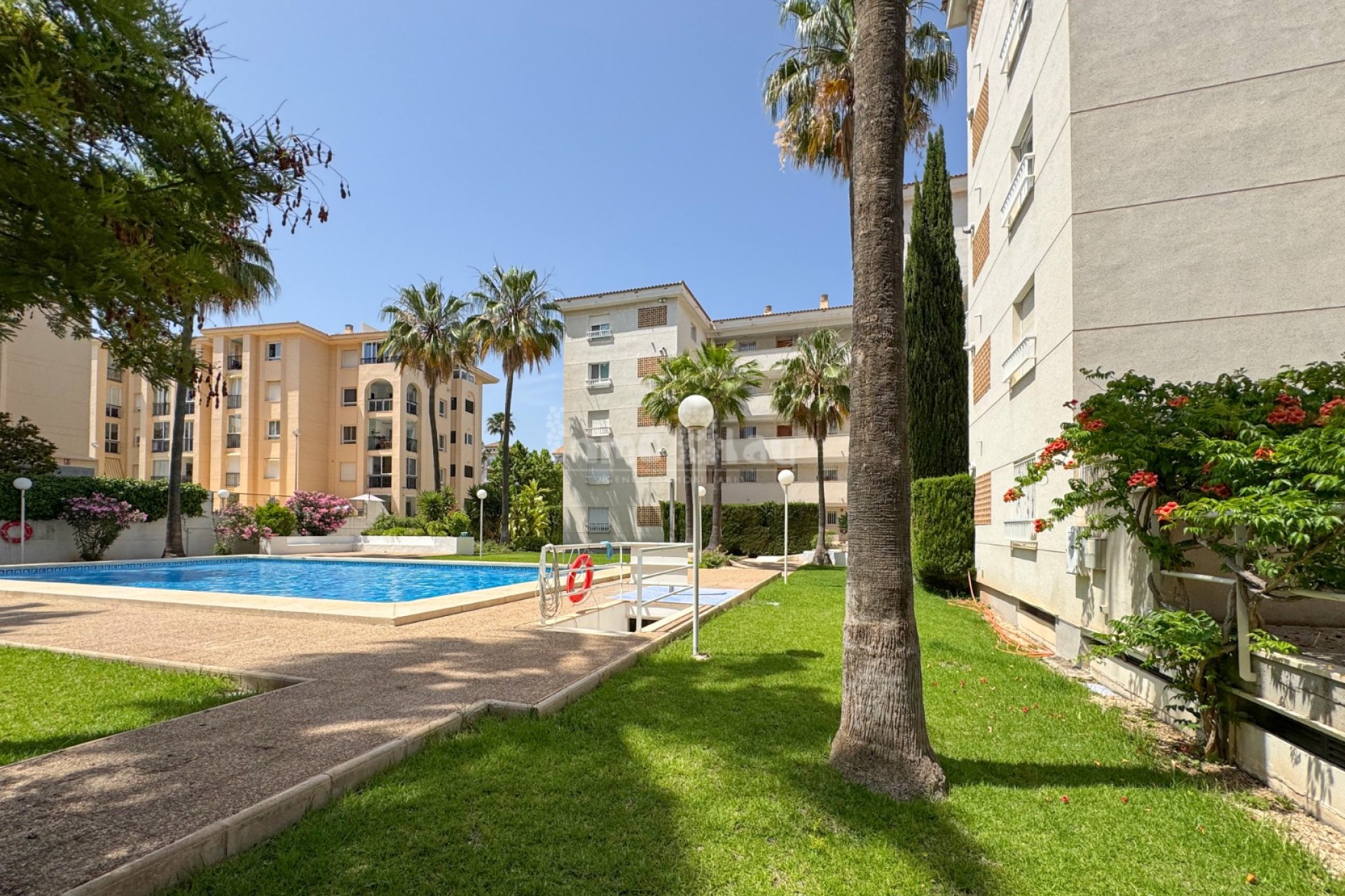 Sale - Apartment / flat - Albir
