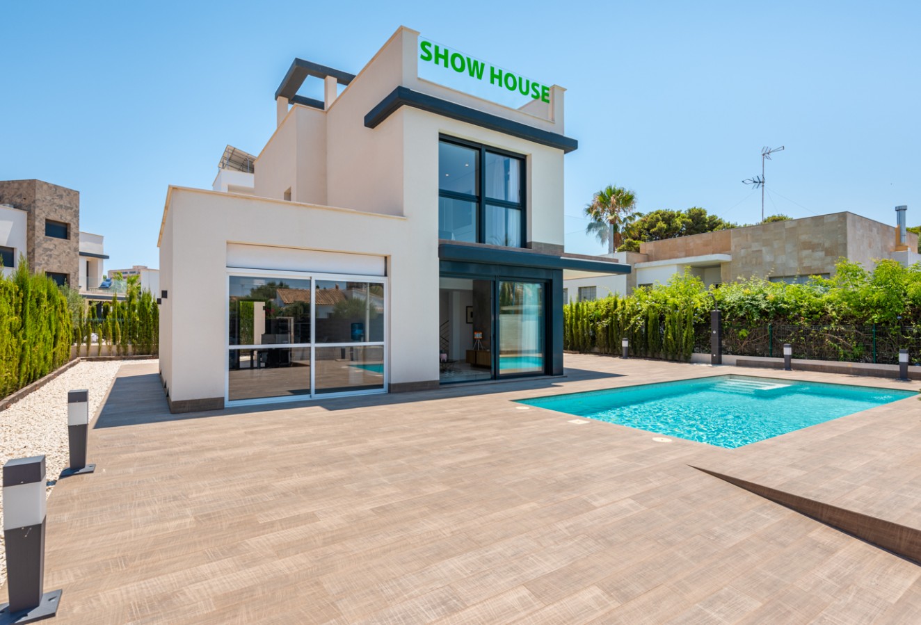New Build - detached - Playa Paraiso