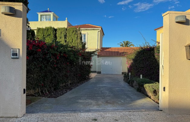 Alquiler a corto plazo - Villa - Alfaz del Pi