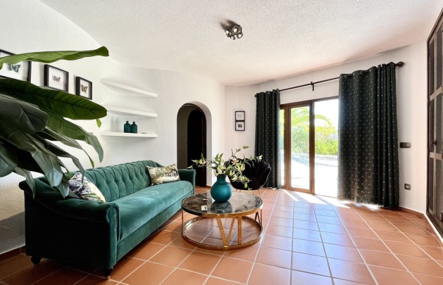 Reventa - Villa - Altea - Urbanizacion