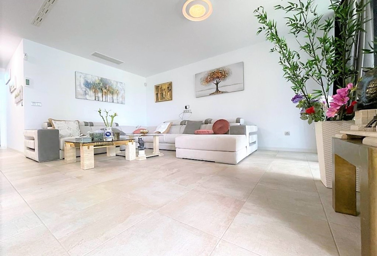 Resale - Apartment / flat - Albir - Urbanizacion