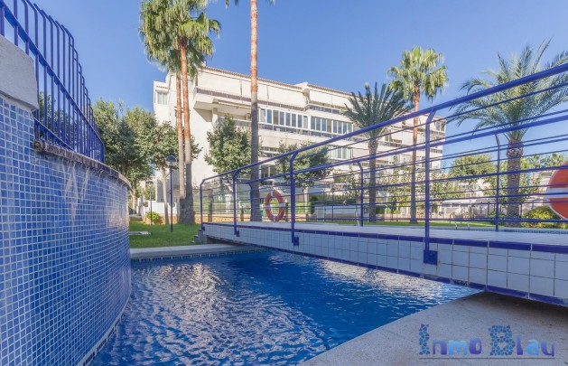 Sale - Apartment / flat - Albir