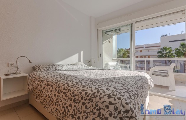 Sale - Apartment / flat - Albir