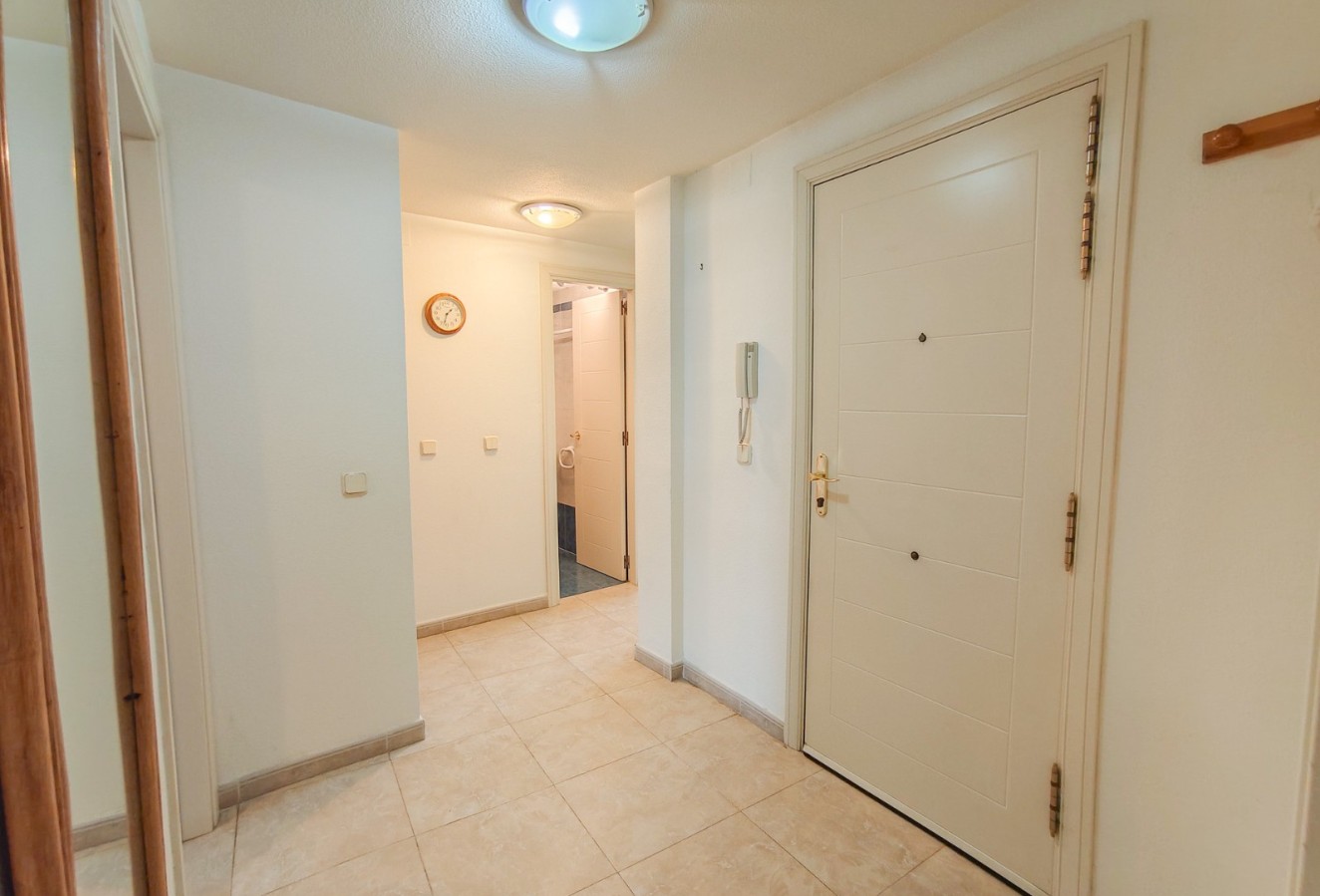 Sale - Apartment / flat - Albir