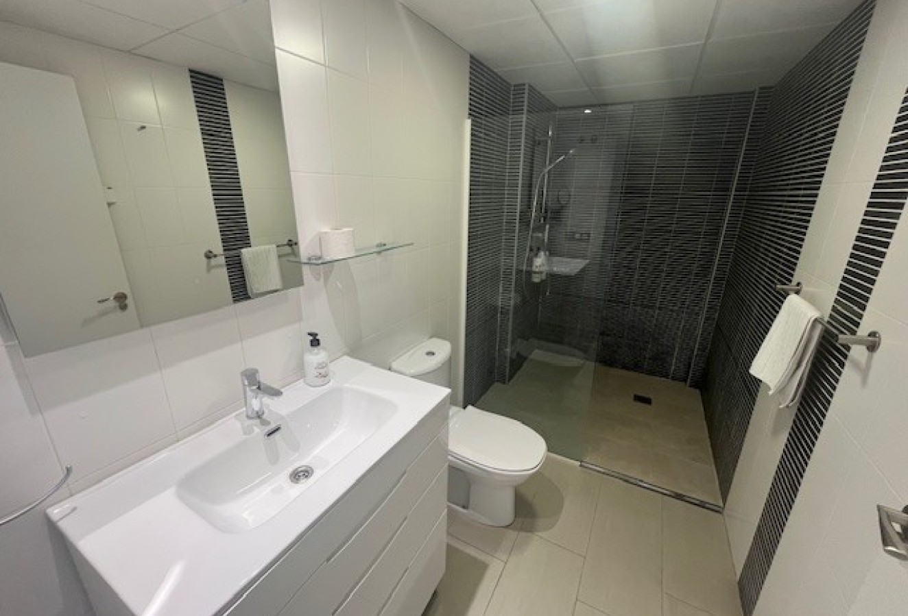 Alquiler a largo plazo - Apartamento / piso - Albir