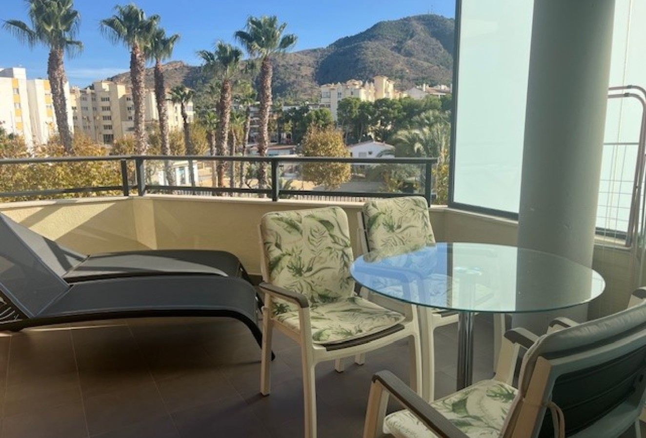 Alquiler a largo plazo - Apartamento / piso - Albir