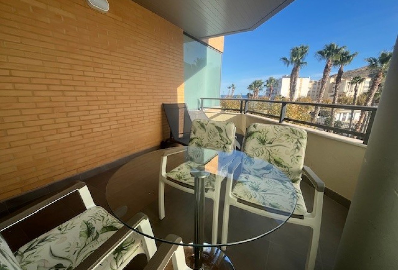 Alquiler a largo plazo - Apartamento / piso - Albir