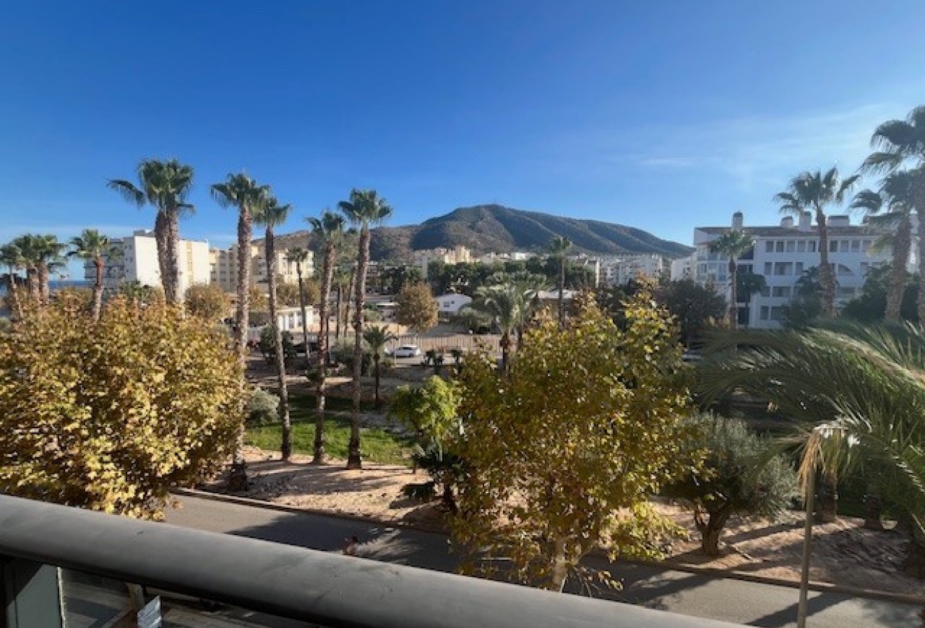 Alquiler a largo plazo - Apartamento / piso - Albir