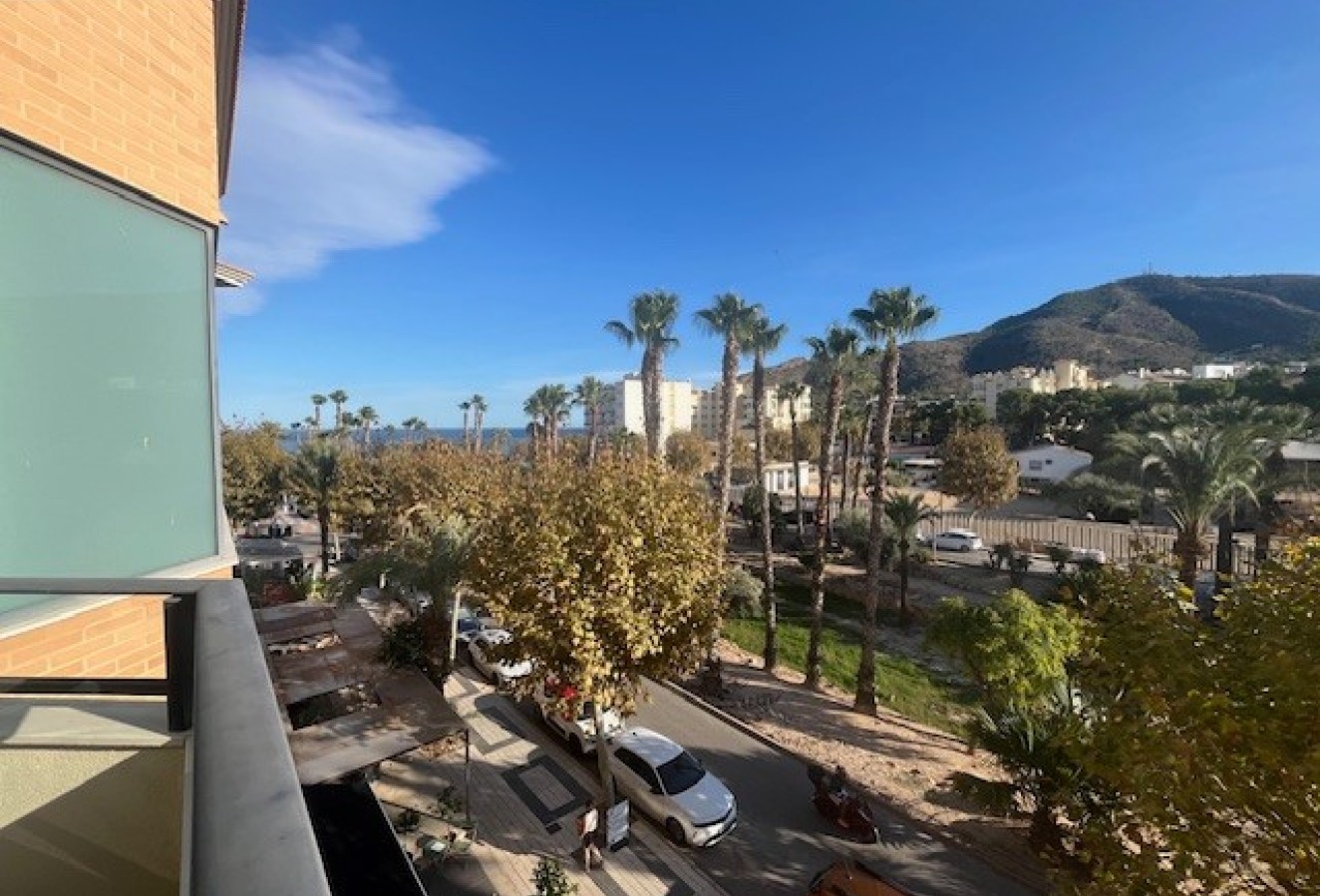 Alquiler a largo plazo - Apartamento / piso - Albir