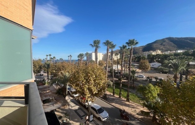 Alquiler a largo plazo - Apartamento / piso - Albir