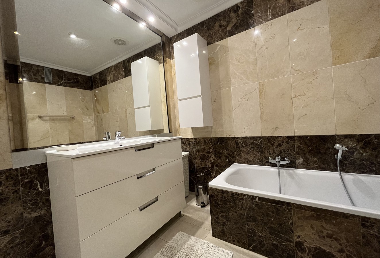 Alquiler a corto plazo - Apartamento / piso - Albir - Centro