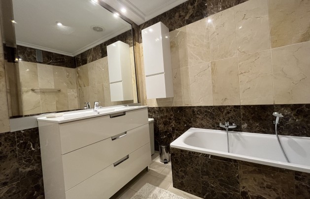 Alquiler a corto plazo - Apartamento / piso - Albir - Centro