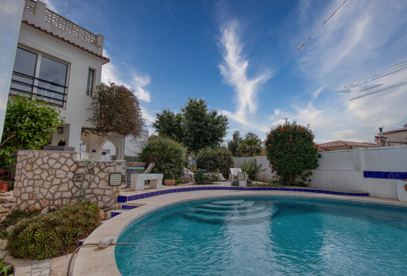 Sale - Villa - Albir