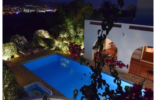Alquiler a corto plazo - Villa - Alfas del Pí