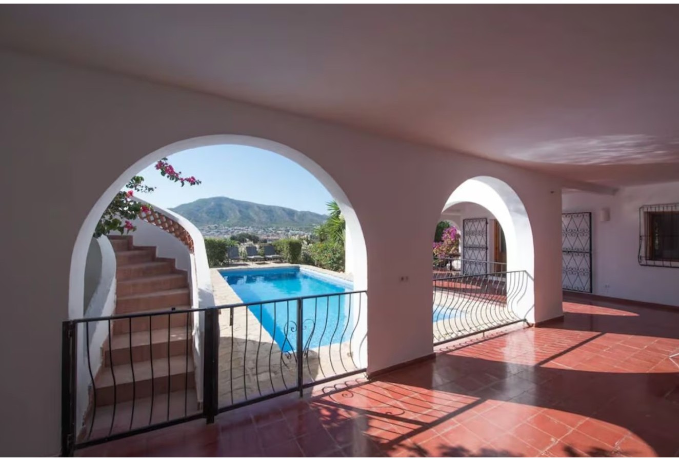 Alquiler a corto plazo - Villa - Alfas del Pí