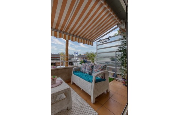 Sale - Apartment / flat - Albir